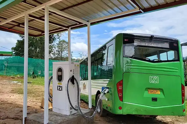 AMPPAL DC hurtigopladningsprojekt for IZI elektriske busser i Rwanda